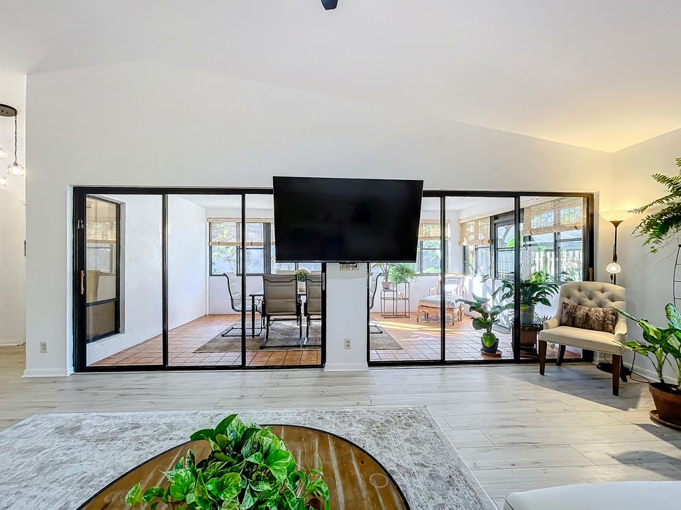 For Sale: $453,900 (2 beds, 2 baths, 1404 Square Feet)