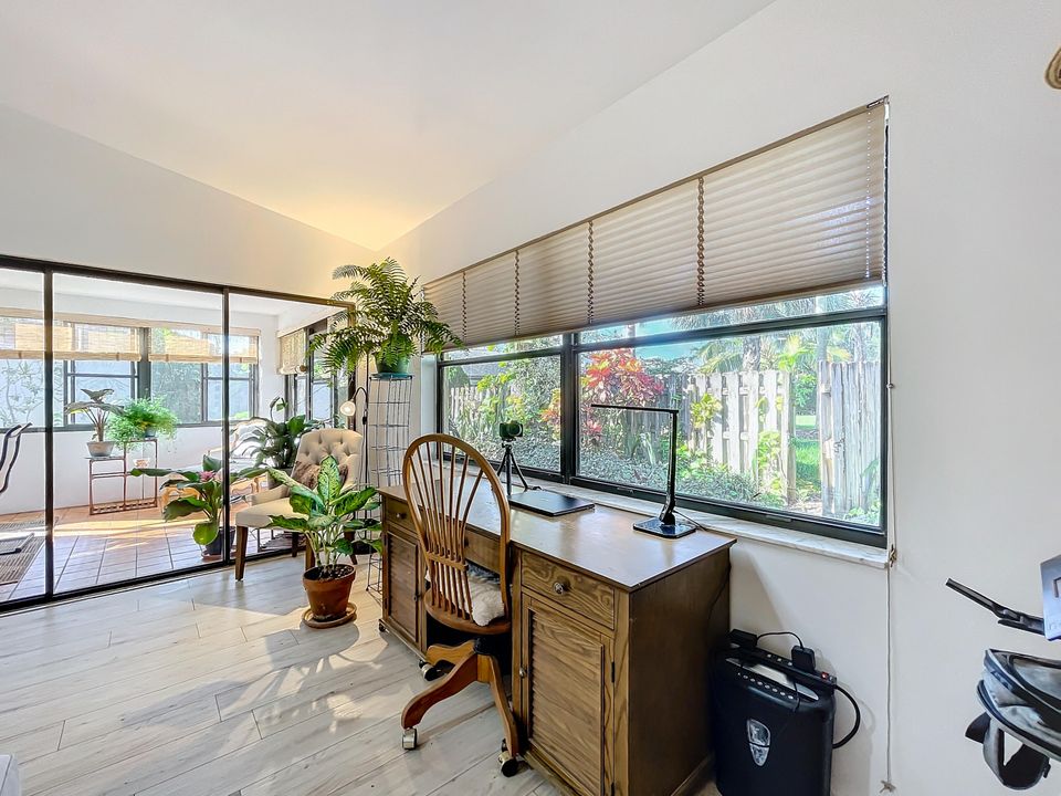 For Sale: $453,900 (2 beds, 2 baths, 1404 Square Feet)