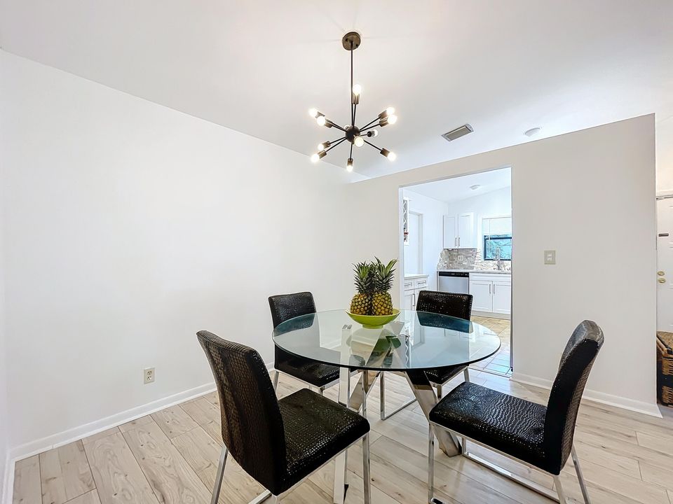 For Sale: $453,900 (2 beds, 2 baths, 1404 Square Feet)