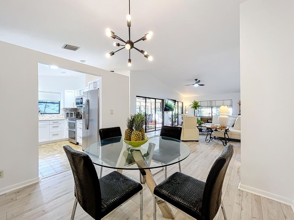 For Sale: $453,900 (2 beds, 2 baths, 1404 Square Feet)