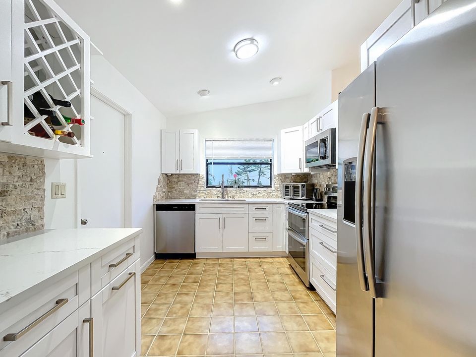 For Sale: $453,900 (2 beds, 2 baths, 1404 Square Feet)