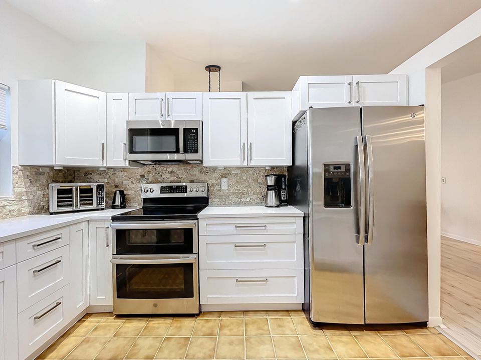 For Sale: $453,900 (2 beds, 2 baths, 1404 Square Feet)