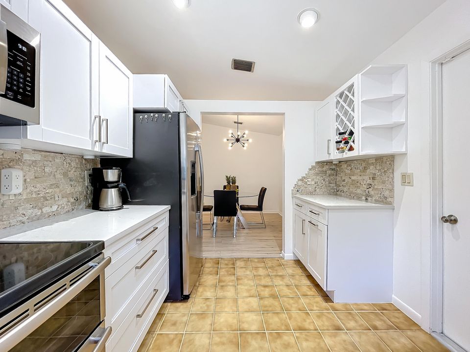 For Sale: $453,900 (2 beds, 2 baths, 1404 Square Feet)