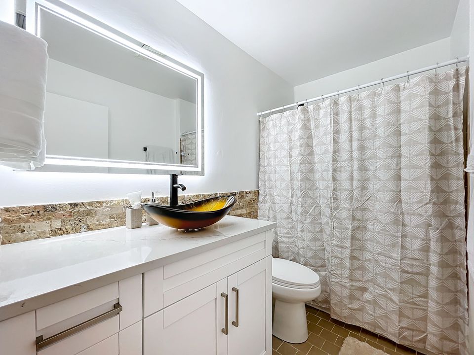 For Sale: $453,900 (2 beds, 2 baths, 1404 Square Feet)