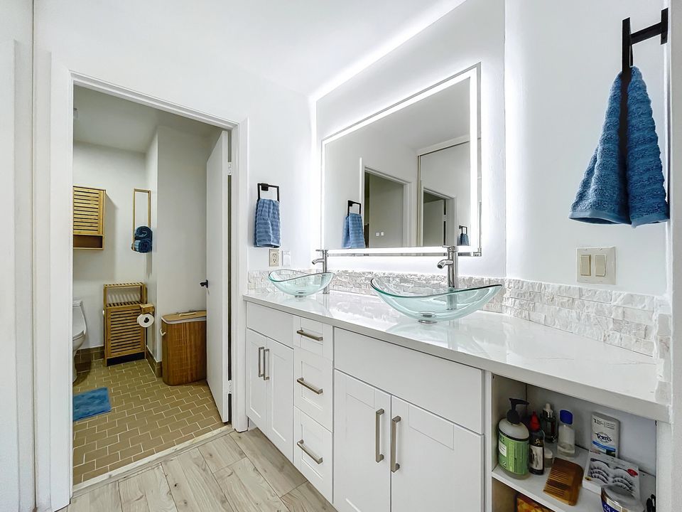 For Sale: $453,900 (2 beds, 2 baths, 1404 Square Feet)