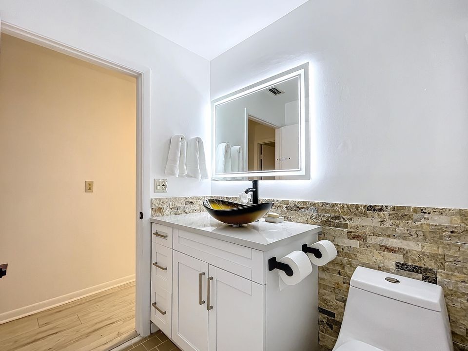 For Sale: $453,900 (2 beds, 2 baths, 1404 Square Feet)