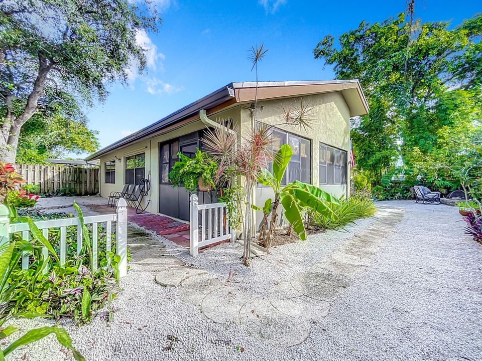 For Sale: $453,900 (2 beds, 2 baths, 1404 Square Feet)