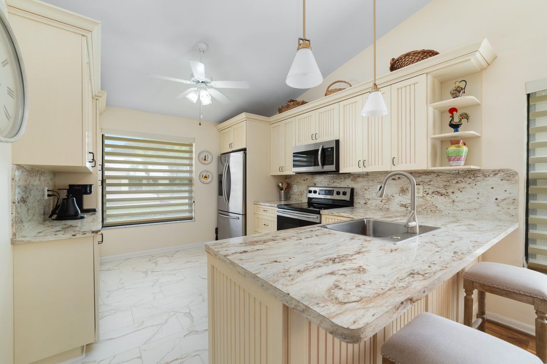 For Sale: $369,000 (2 beds, 2 baths, 1119 Square Feet)