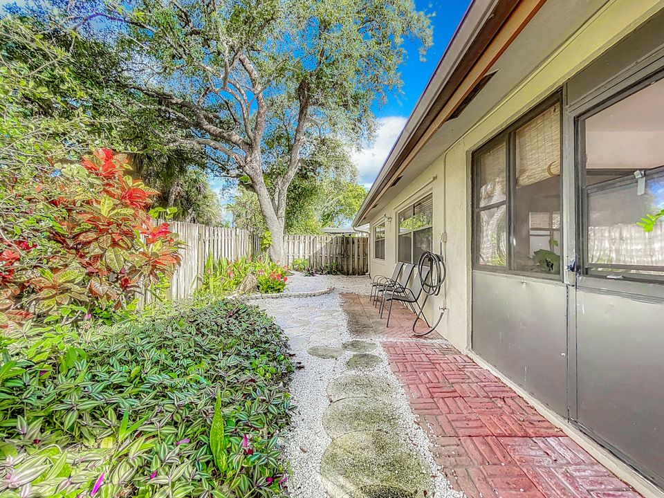 For Sale: $453,900 (2 beds, 2 baths, 1404 Square Feet)