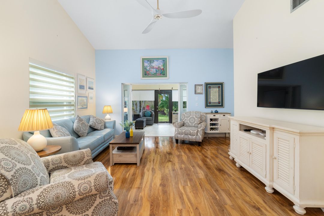 For Sale: $369,000 (2 beds, 2 baths, 1119 Square Feet)