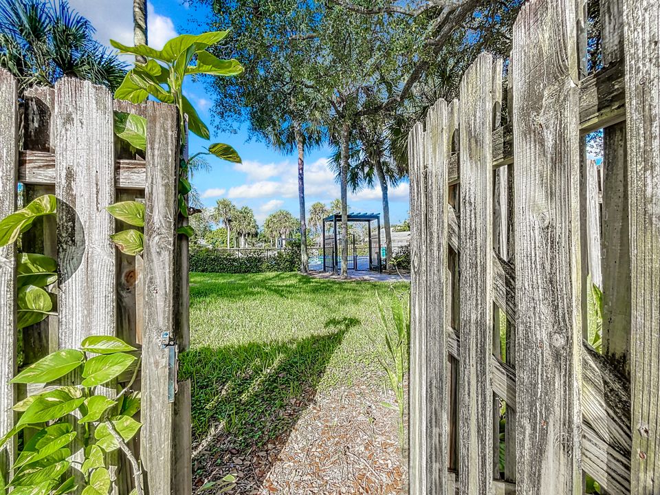 For Sale: $453,900 (2 beds, 2 baths, 1404 Square Feet)