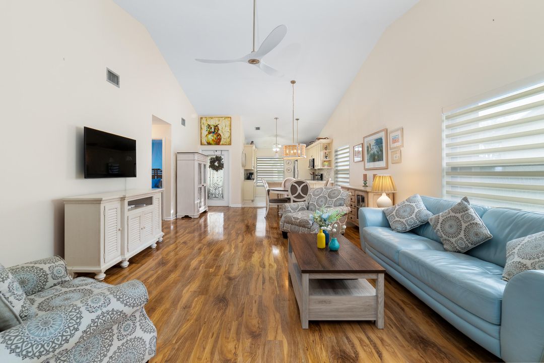 For Sale: $369,000 (2 beds, 2 baths, 1119 Square Feet)