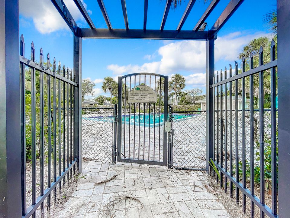 For Sale: $453,900 (2 beds, 2 baths, 1404 Square Feet)