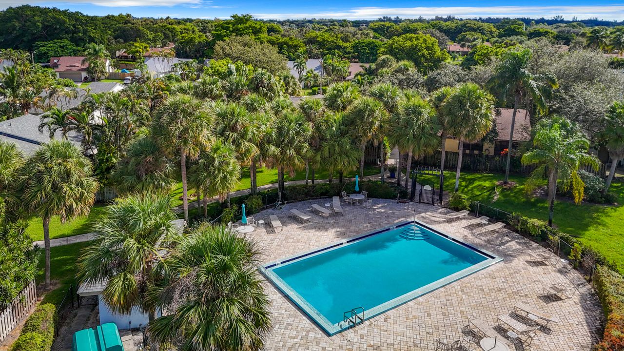 For Sale: $453,900 (2 beds, 2 baths, 1404 Square Feet)