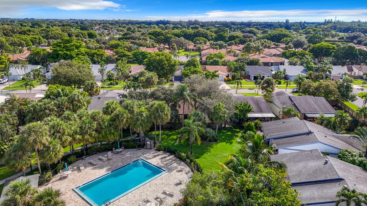 For Sale: $453,900 (2 beds, 2 baths, 1404 Square Feet)