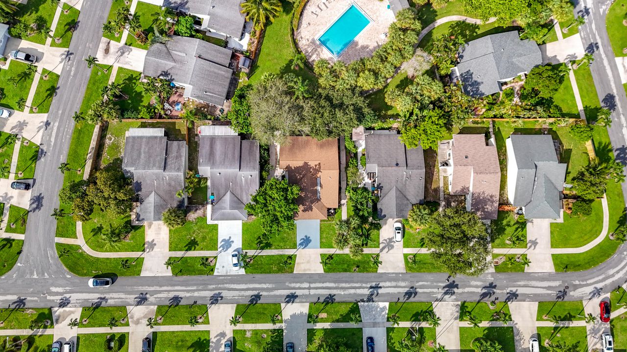 For Sale: $453,900 (2 beds, 2 baths, 1404 Square Feet)