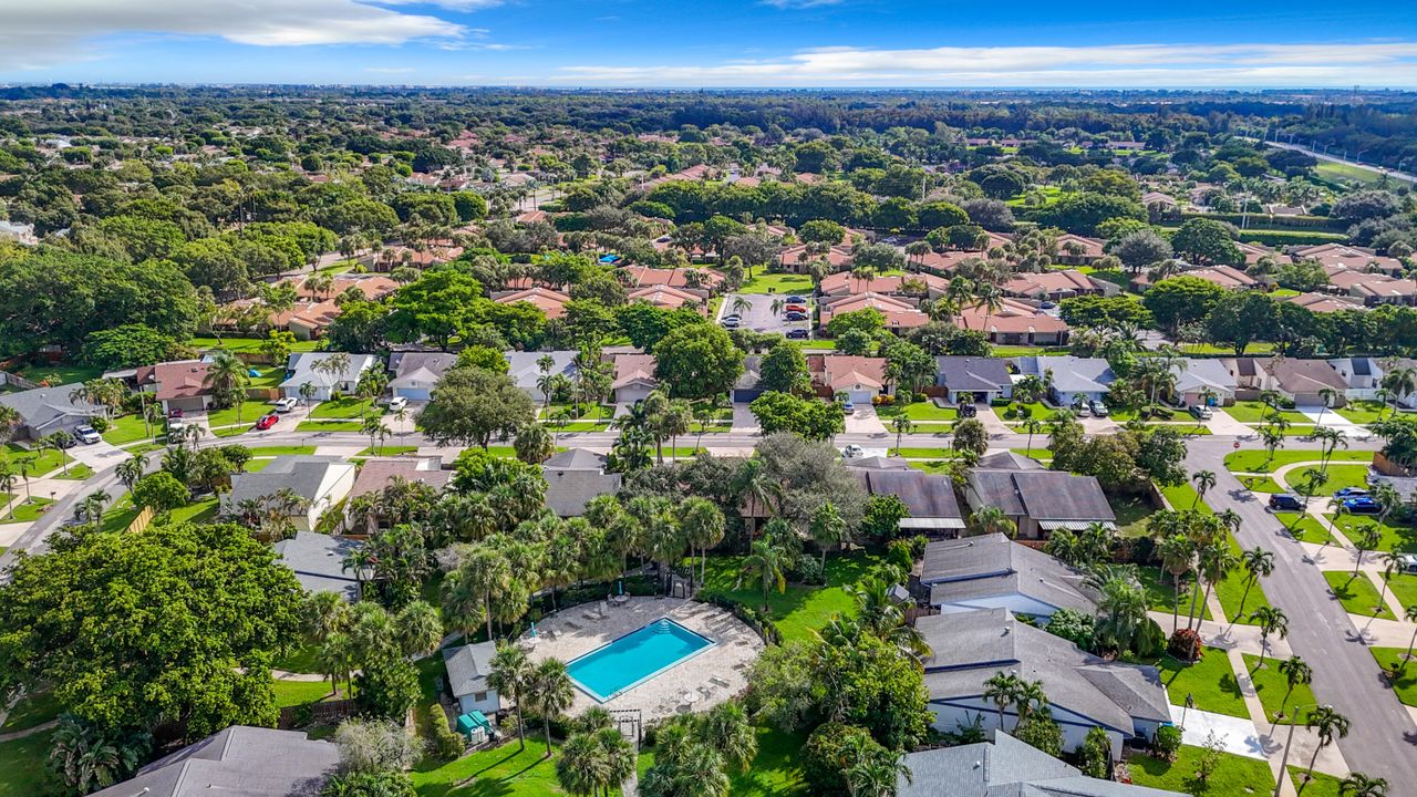 For Sale: $453,900 (2 beds, 2 baths, 1404 Square Feet)