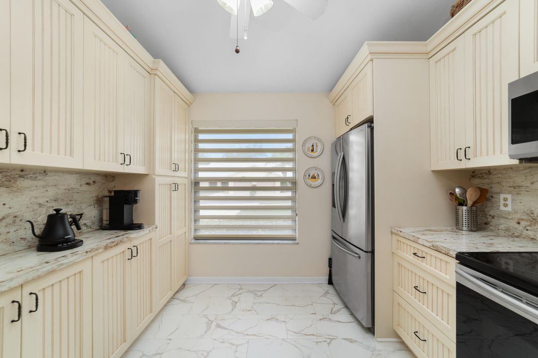 For Sale: $369,000 (2 beds, 2 baths, 1119 Square Feet)