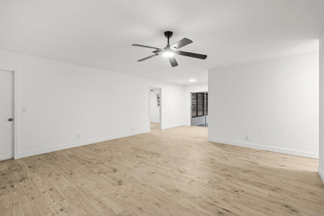 Active With Contract: $330,000 (3 beds, 2 baths, 1190 Square Feet)