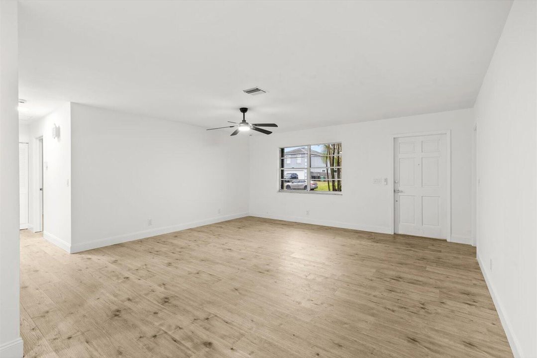 Active With Contract: $330,000 (3 beds, 2 baths, 1190 Square Feet)