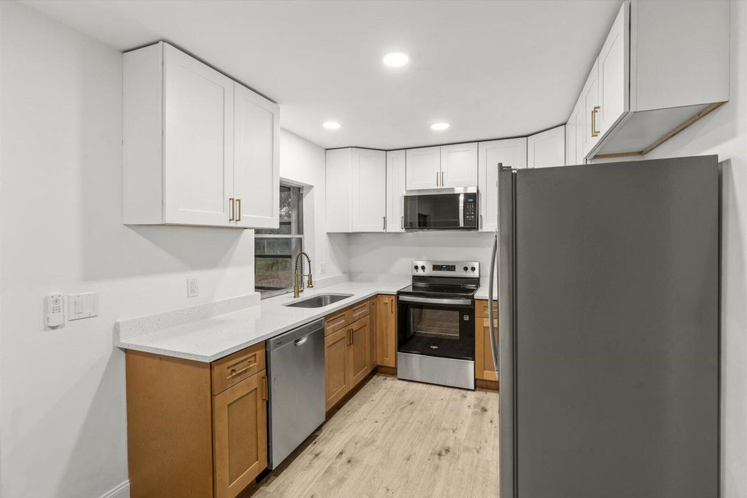 Active With Contract: $330,000 (3 beds, 2 baths, 1190 Square Feet)