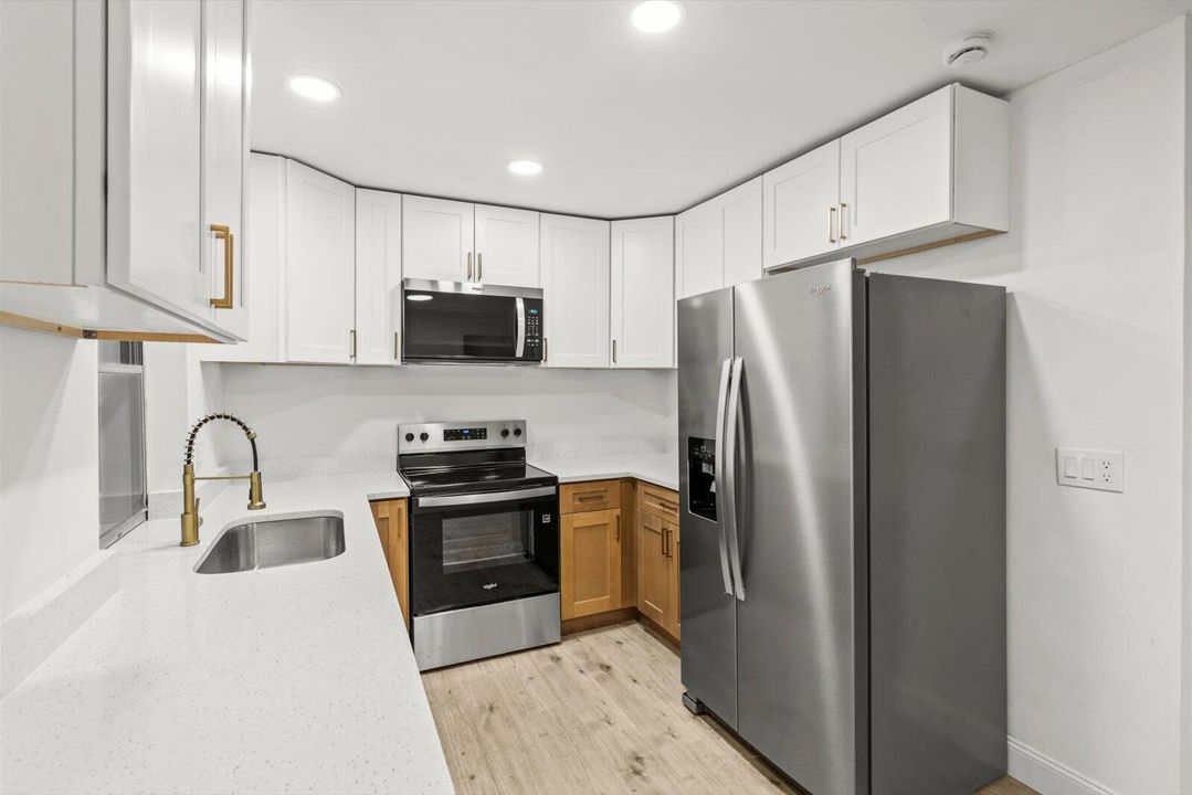 Active With Contract: $330,000 (3 beds, 2 baths, 1190 Square Feet)