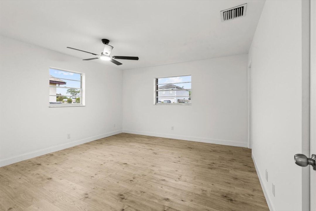 Active With Contract: $330,000 (3 beds, 2 baths, 1190 Square Feet)