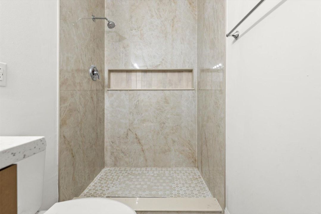 Active With Contract: $330,000 (3 beds, 2 baths, 1190 Square Feet)