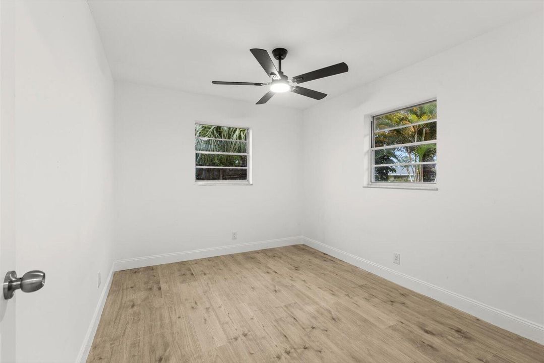 Active With Contract: $330,000 (3 beds, 2 baths, 1190 Square Feet)