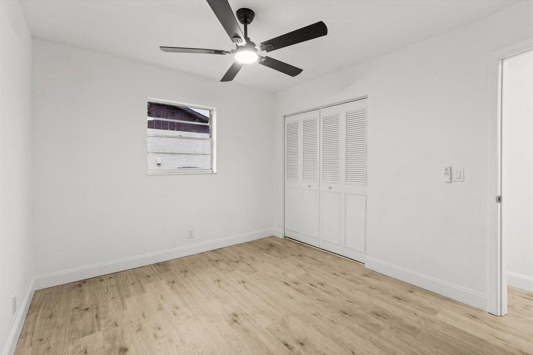 Active With Contract: $330,000 (3 beds, 2 baths, 1190 Square Feet)