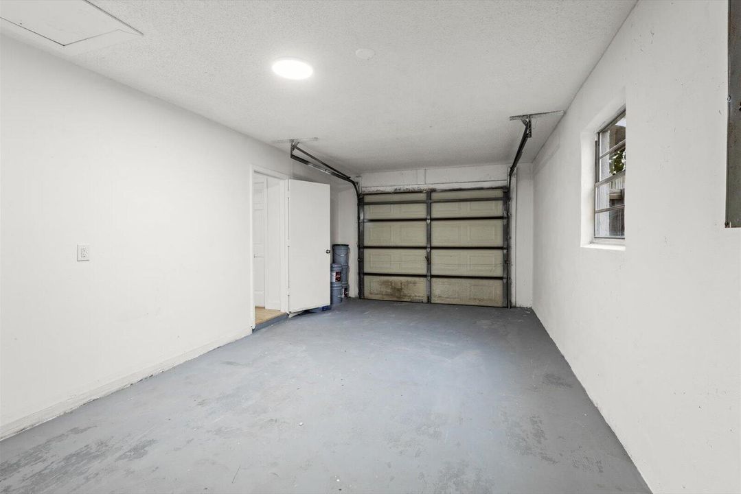 Active With Contract: $330,000 (3 beds, 2 baths, 1190 Square Feet)