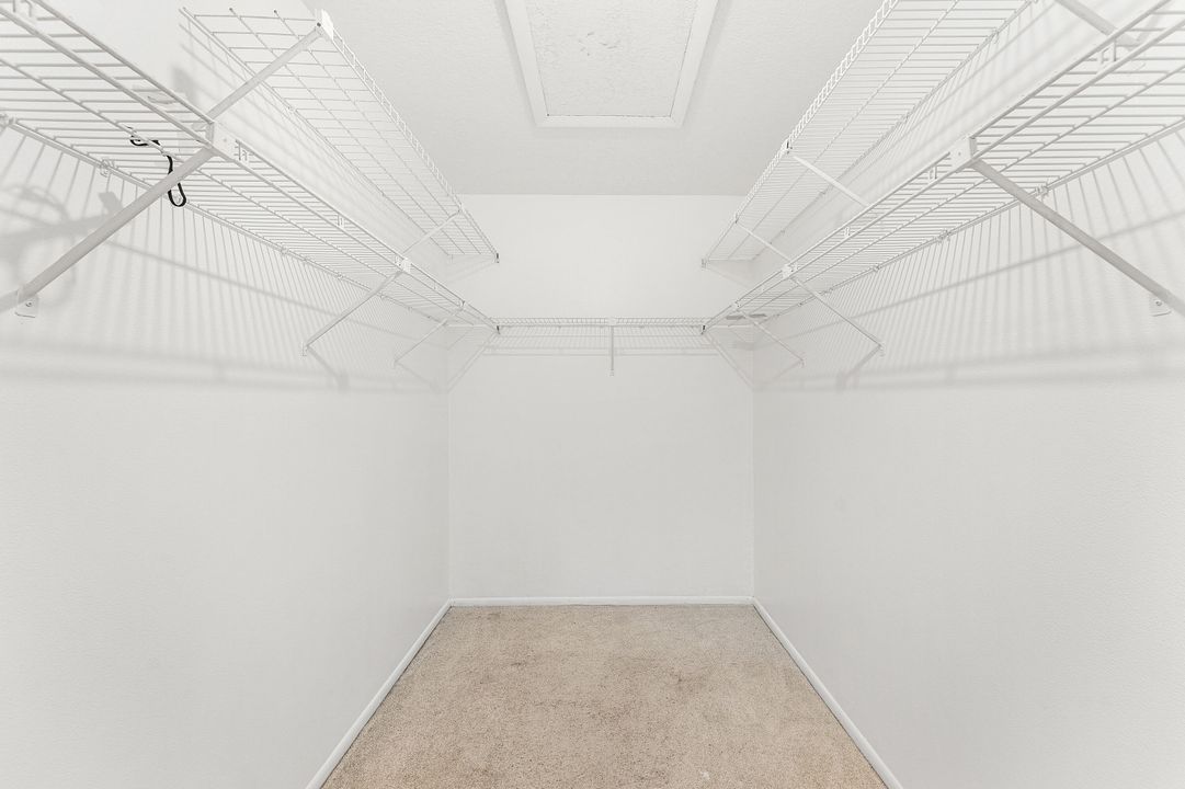 For Sale: $189,999 (2 beds, 2 baths, 1700 Square Feet)