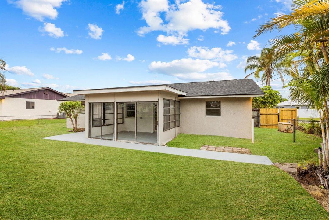 Active With Contract: $330,000 (3 beds, 2 baths, 1190 Square Feet)