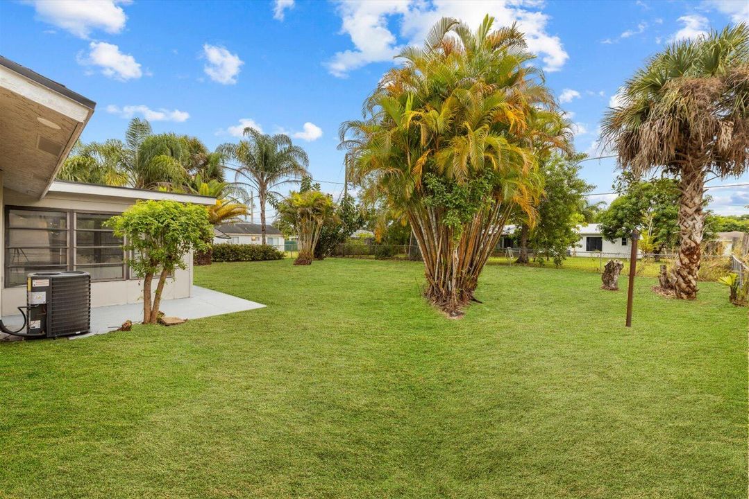 Active With Contract: $330,000 (3 beds, 2 baths, 1190 Square Feet)