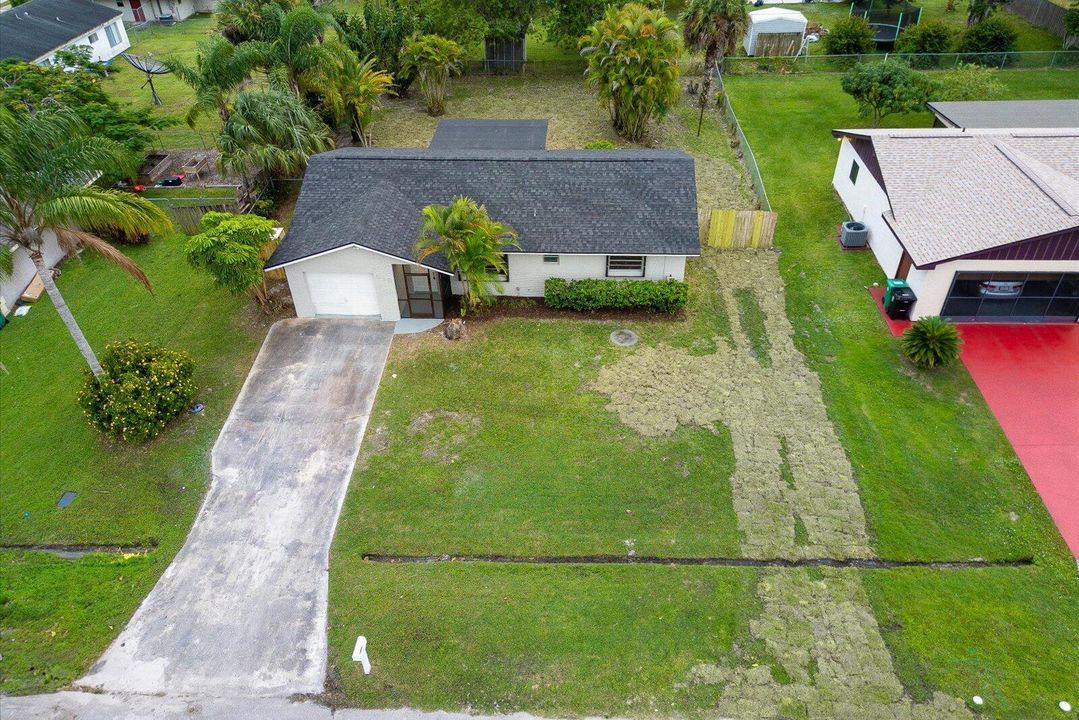 Active With Contract: $330,000 (3 beds, 2 baths, 1190 Square Feet)