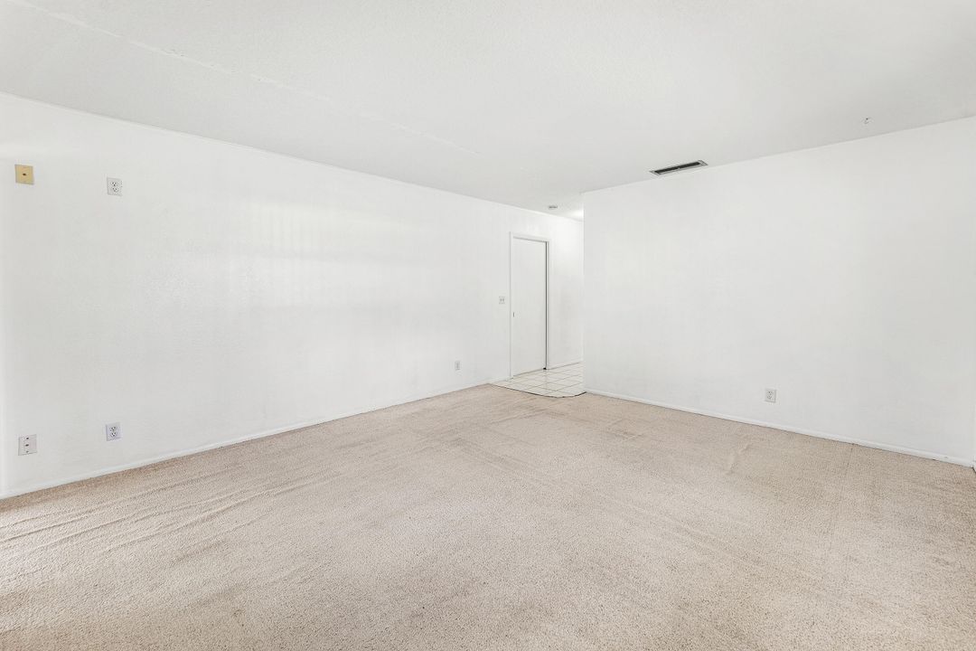 For Sale: $189,999 (2 beds, 2 baths, 1700 Square Feet)