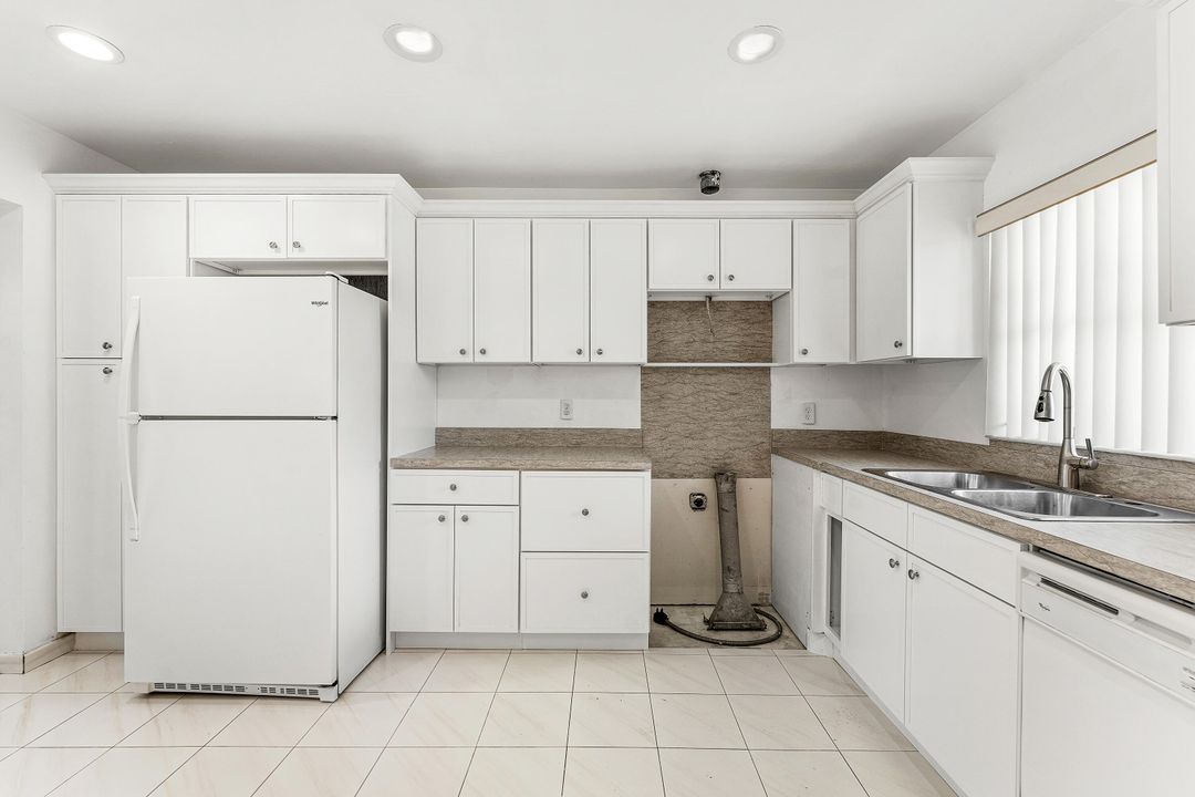 For Sale: $189,999 (2 beds, 2 baths, 1700 Square Feet)