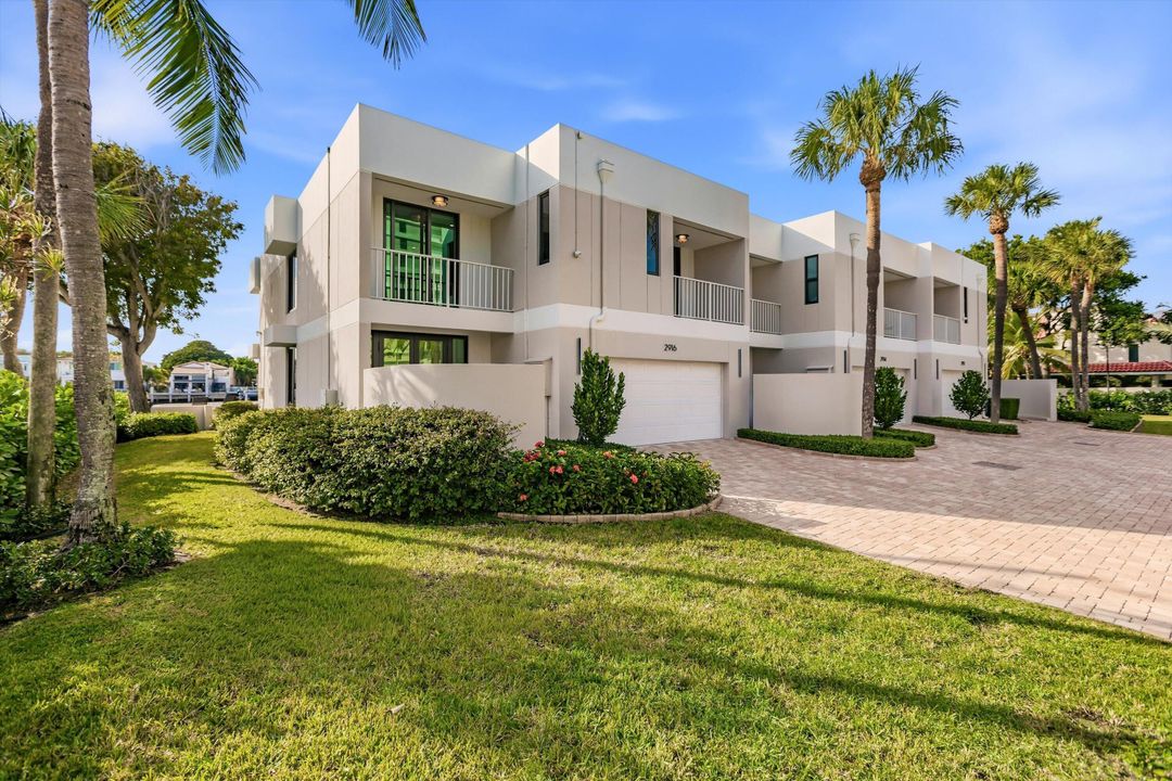 For Sale: $2,550,000 (3 beds, 3 baths, 2552 Square Feet)