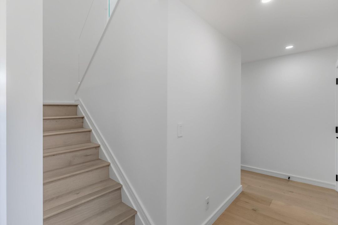 For Sale: $2,550,000 (3 beds, 3 baths, 2552 Square Feet)