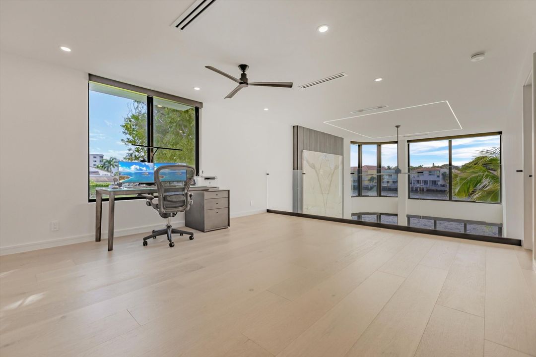 For Sale: $2,550,000 (3 beds, 3 baths, 2552 Square Feet)