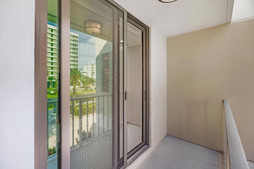 For Sale: $2,550,000 (3 beds, 3 baths, 2552 Square Feet)