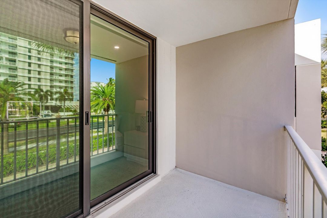 For Sale: $2,550,000 (3 beds, 3 baths, 2552 Square Feet)