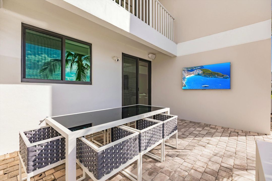 For Sale: $2,550,000 (3 beds, 3 baths, 2552 Square Feet)