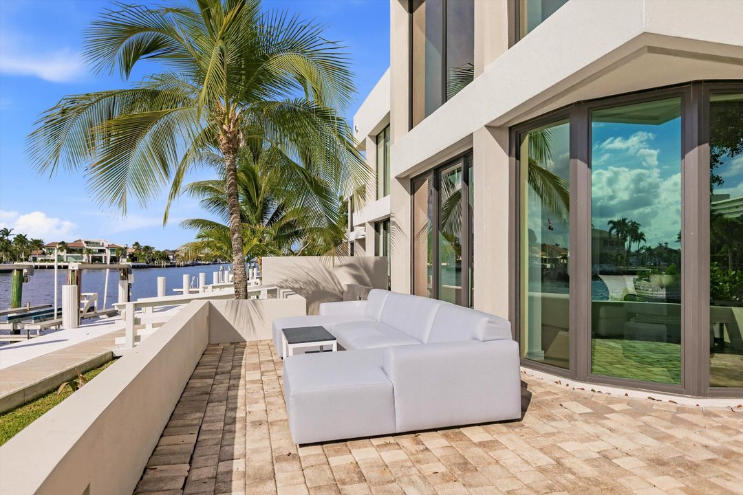 For Sale: $2,550,000 (3 beds, 3 baths, 2552 Square Feet)