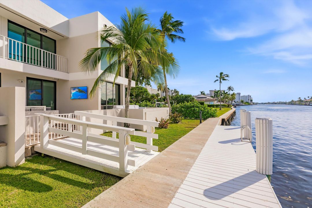 For Sale: $2,550,000 (3 beds, 3 baths, 2552 Square Feet)