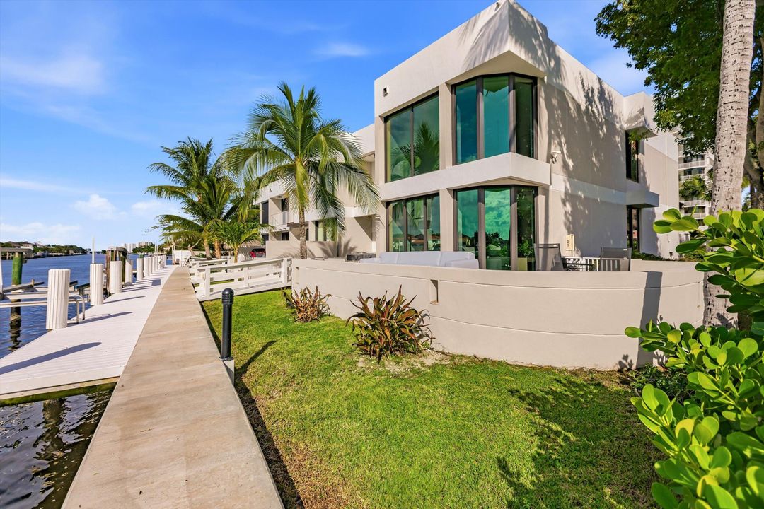 For Sale: $2,550,000 (3 beds, 3 baths, 2552 Square Feet)