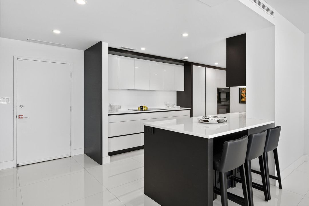 待售: $9,500,000 (3 贝兹, 3 浴室, 2216 平方英尺)