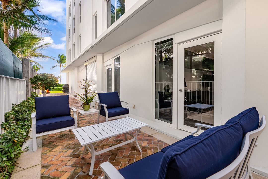 待售: $9,500,000 (3 贝兹, 3 浴室, 2216 平方英尺)