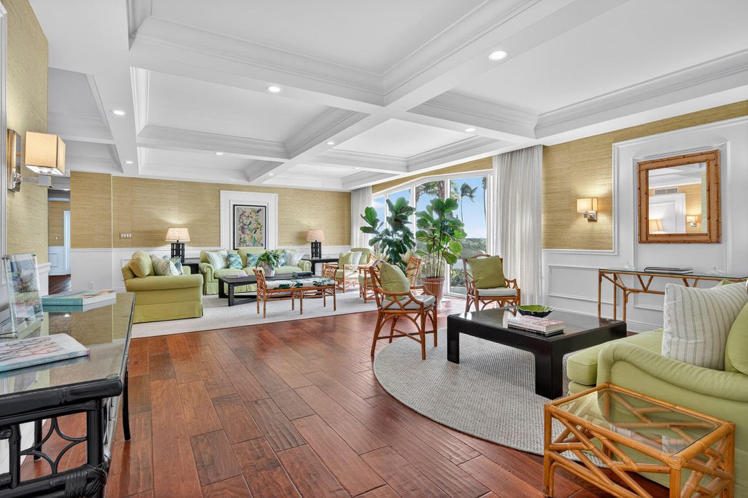 待售: $9,500,000 (3 贝兹, 3 浴室, 2216 平方英尺)