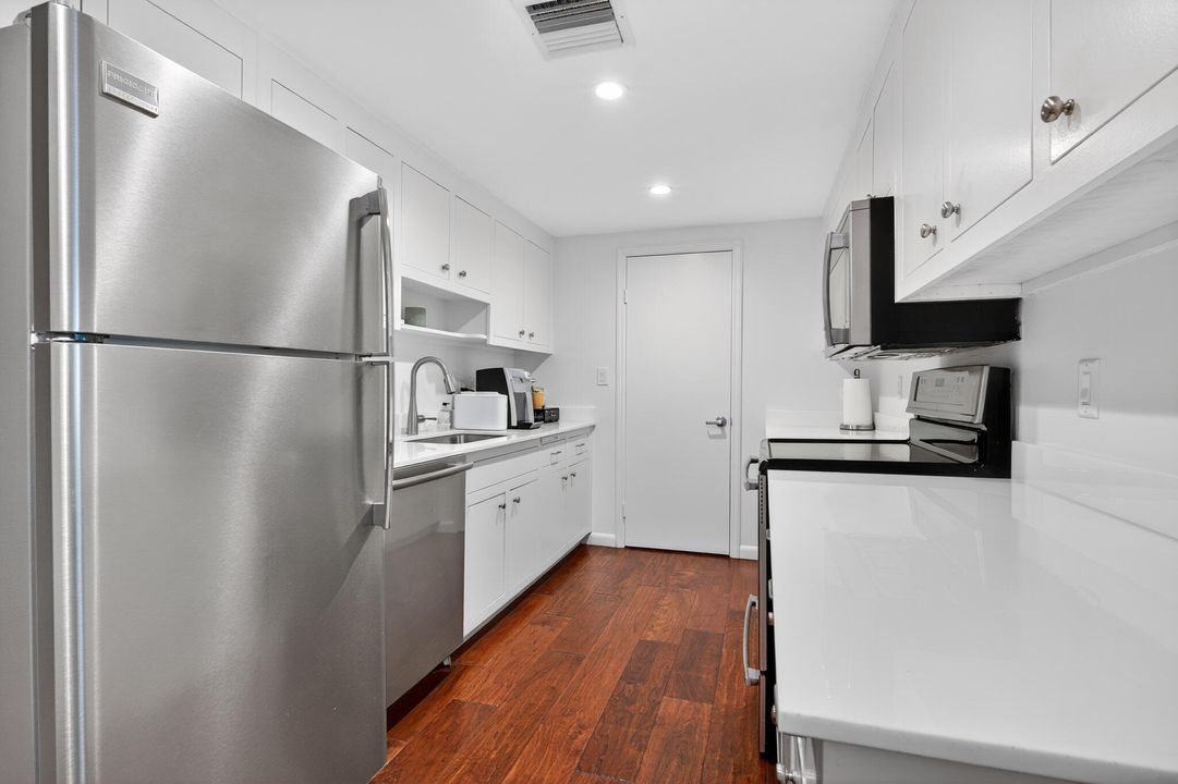 待售: $9,500,000 (3 贝兹, 3 浴室, 2216 平方英尺)